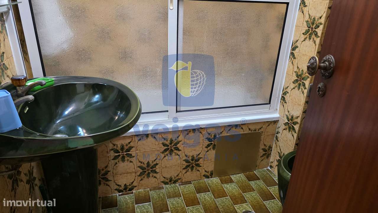 Apartamento T2 no Bairro Azul, no Centro de Caldas da Rainha, com 124-15