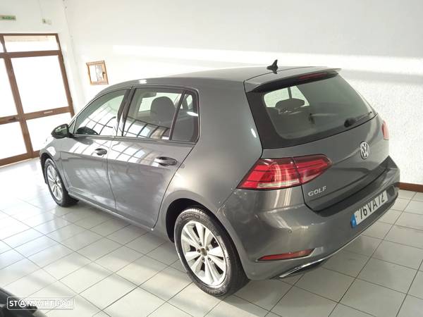 VW Golf 1.6 TDI Confortline - 4