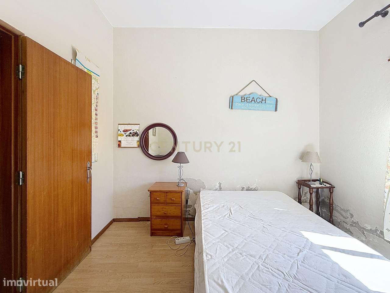 Moradia Espaçosa com 5 Quartos, Garagem Dupla e Vistas Deslumbrantes s-36