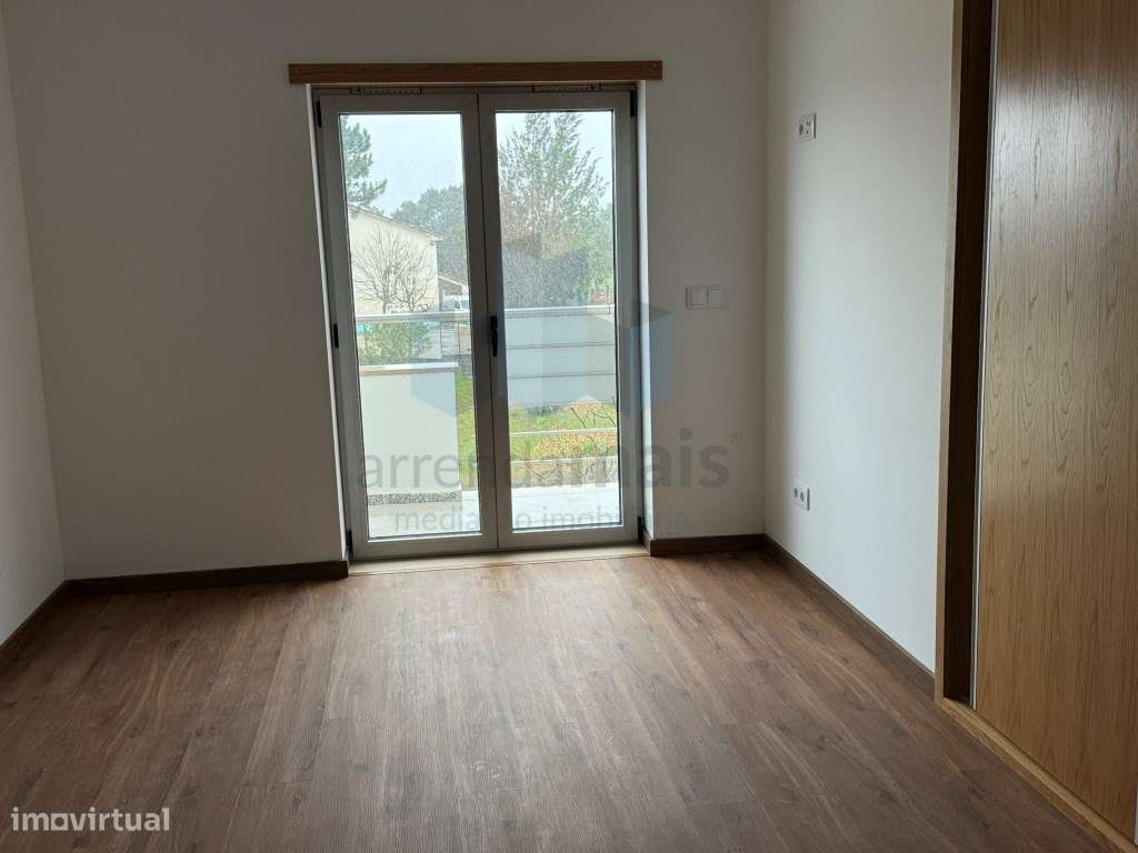 Vende-se apartamento NOVO, T2 com garagem e um sótao, Ultimo piso-13