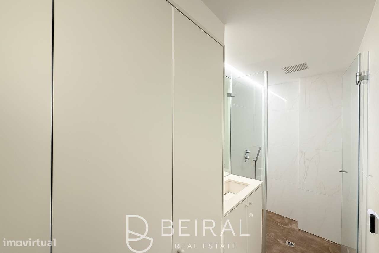 Espaço comercial espaçoso e luminoso no centro de Lisboa-22