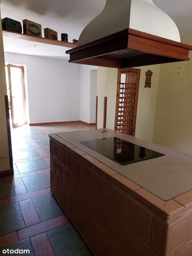 Dom wolnostojący stylizowany na dworek  225 m2 na działce 1100 m2.-7