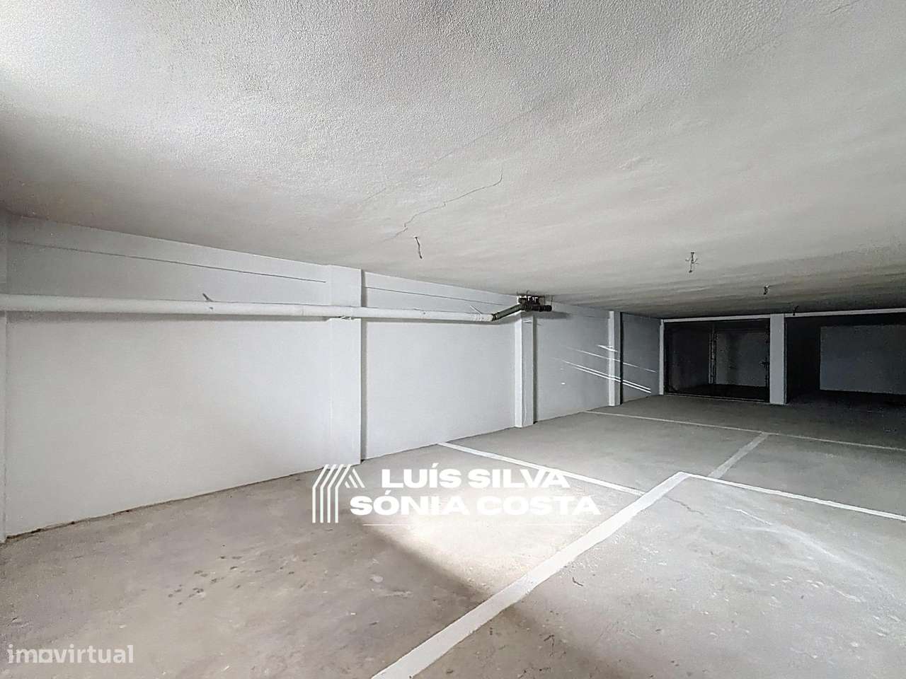 Garagem fechada c/ 166m2 & Estacionamento para 9 Carros no centro...-7