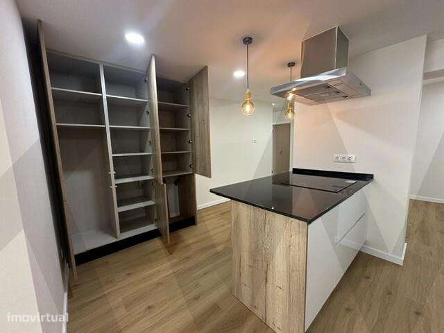 Apartamento T2 Completamente Remodelado - Centro Ericeira-16