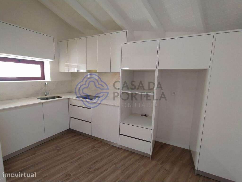 Casa de aldeia T2 recuperada e anexo próximo da cidade de Tomar no cen - Grande imagem: 2/30