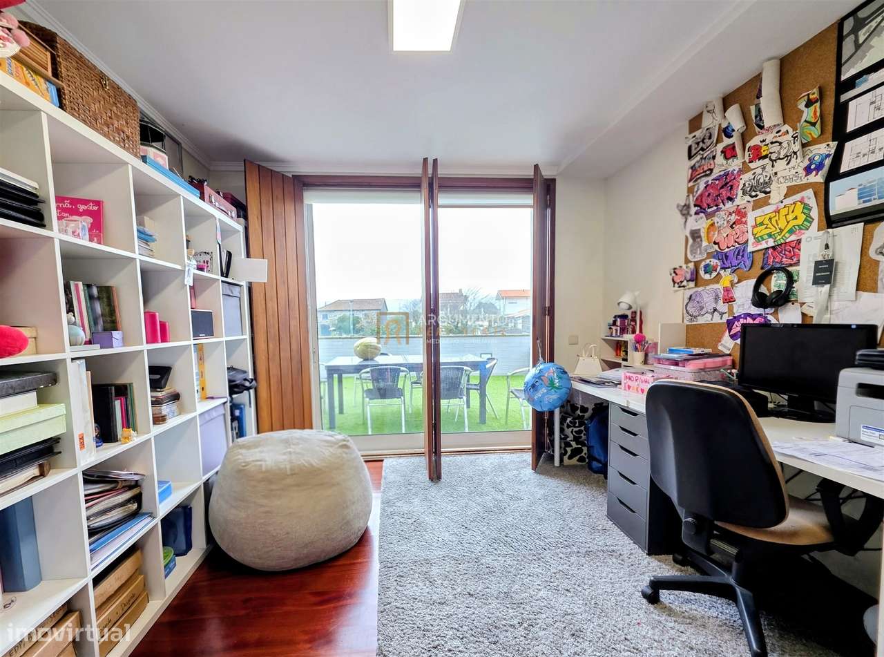 Moradia T4 4 frentes, 3 Suítes – Espaço, Conforto e Funcionalidade na - Grande imagem: 5/47