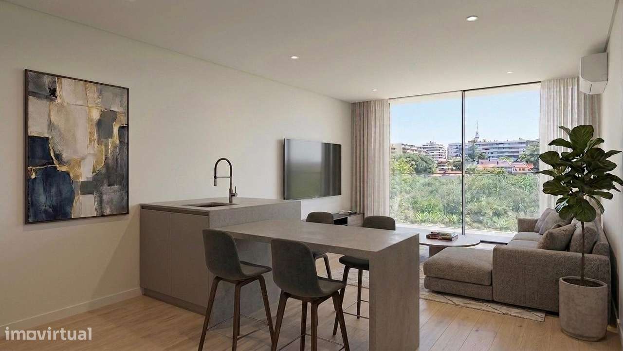 Apartamento T2 com garagem e varanda em Gaia-1
