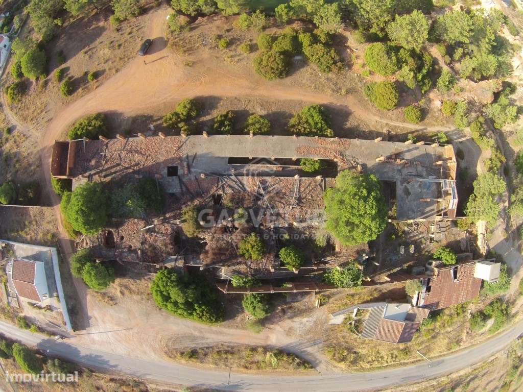 Terreno para moradia T10 com lagoa natural em Vale de Pegas, Padern... - Grande imagem: 4/30