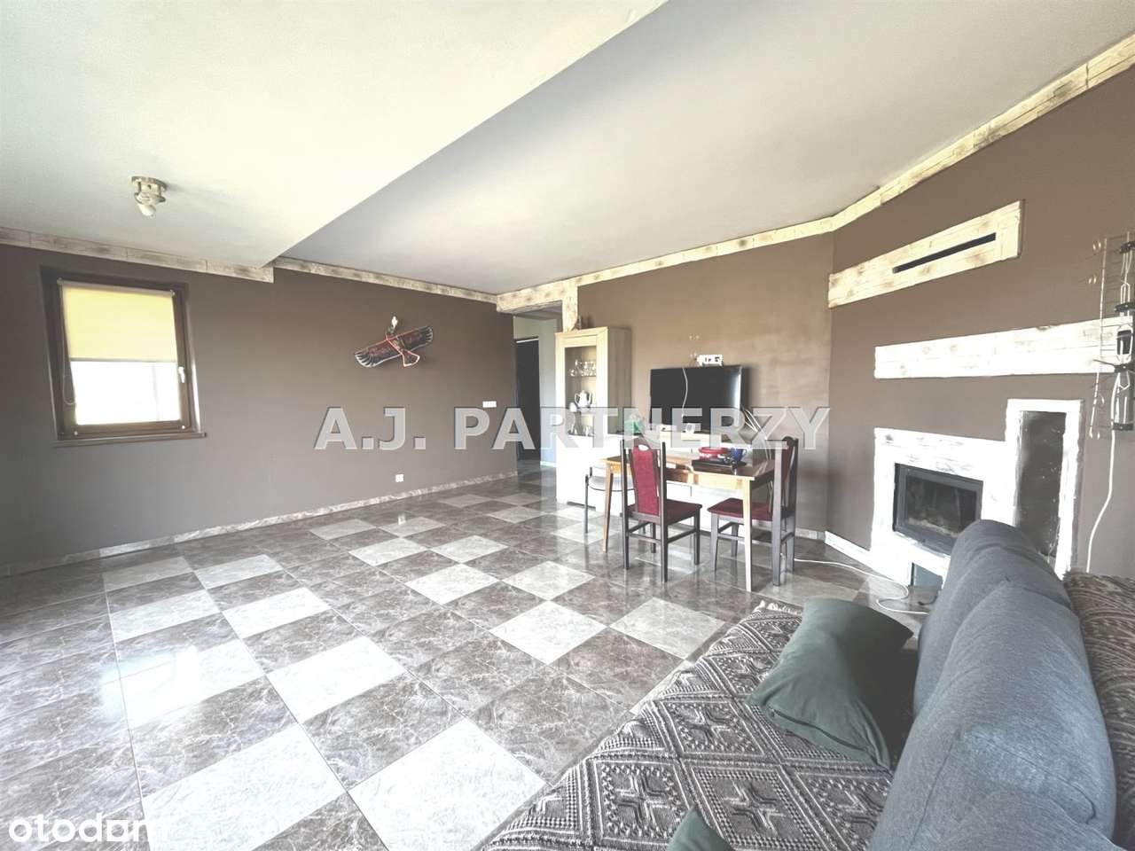 Dom poza miastem na dużej działce-13