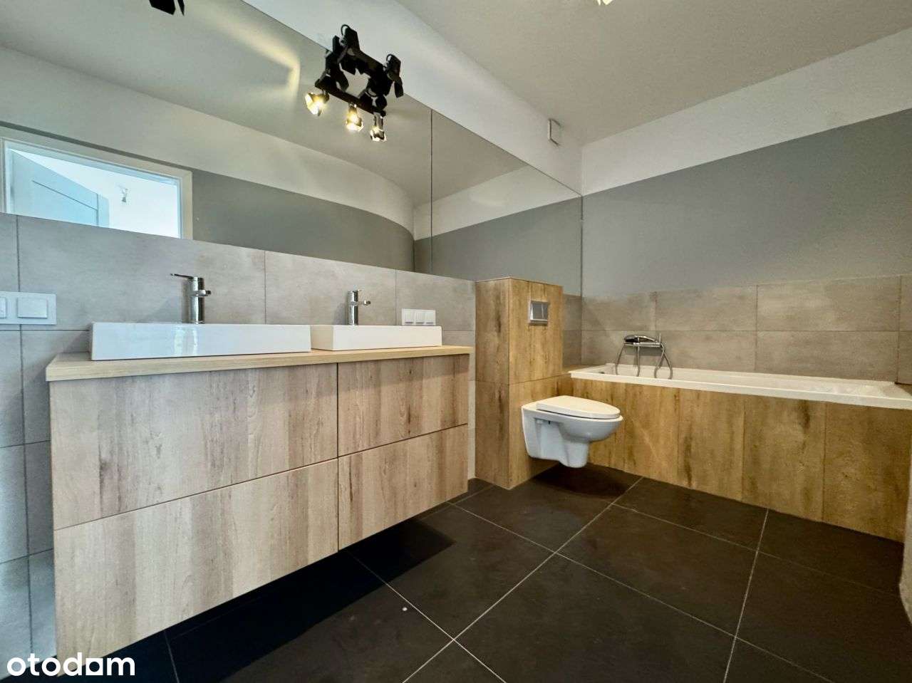 Nowoczesny dom, który zachwyca światłem | 240 m² |-14