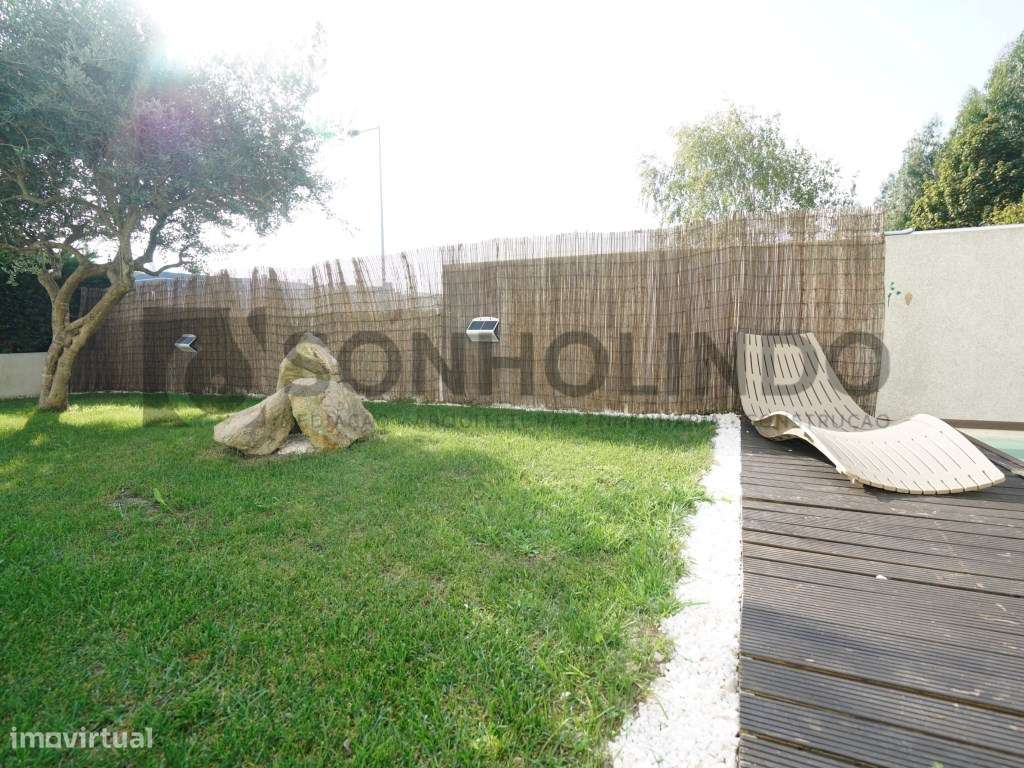 Moradia T4 com piscina de 3 frentes com excelentes áreas, tanto a n...-26