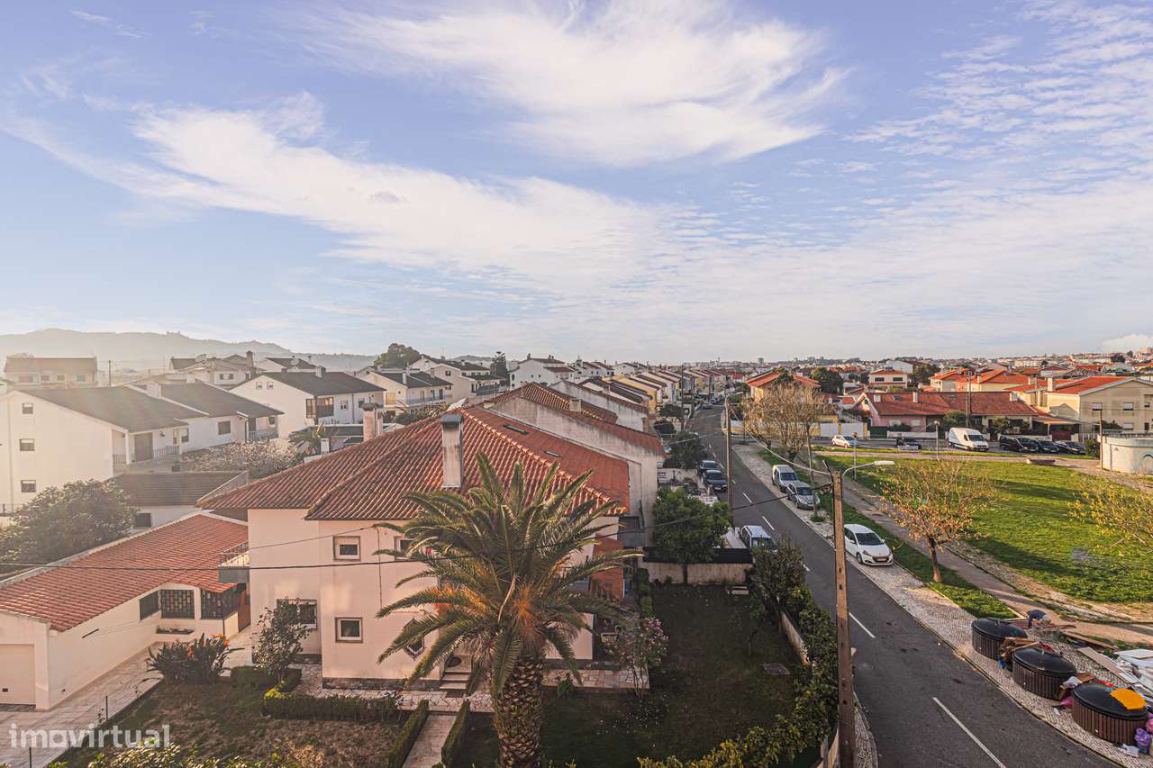 Apartamento T2 com elevador e varanda vista serra Sintra, em Rio Mouro-29