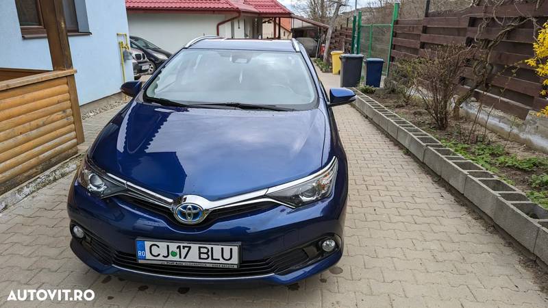 Toyota Auris 1.8 L VVT-i HSD Luna - 2