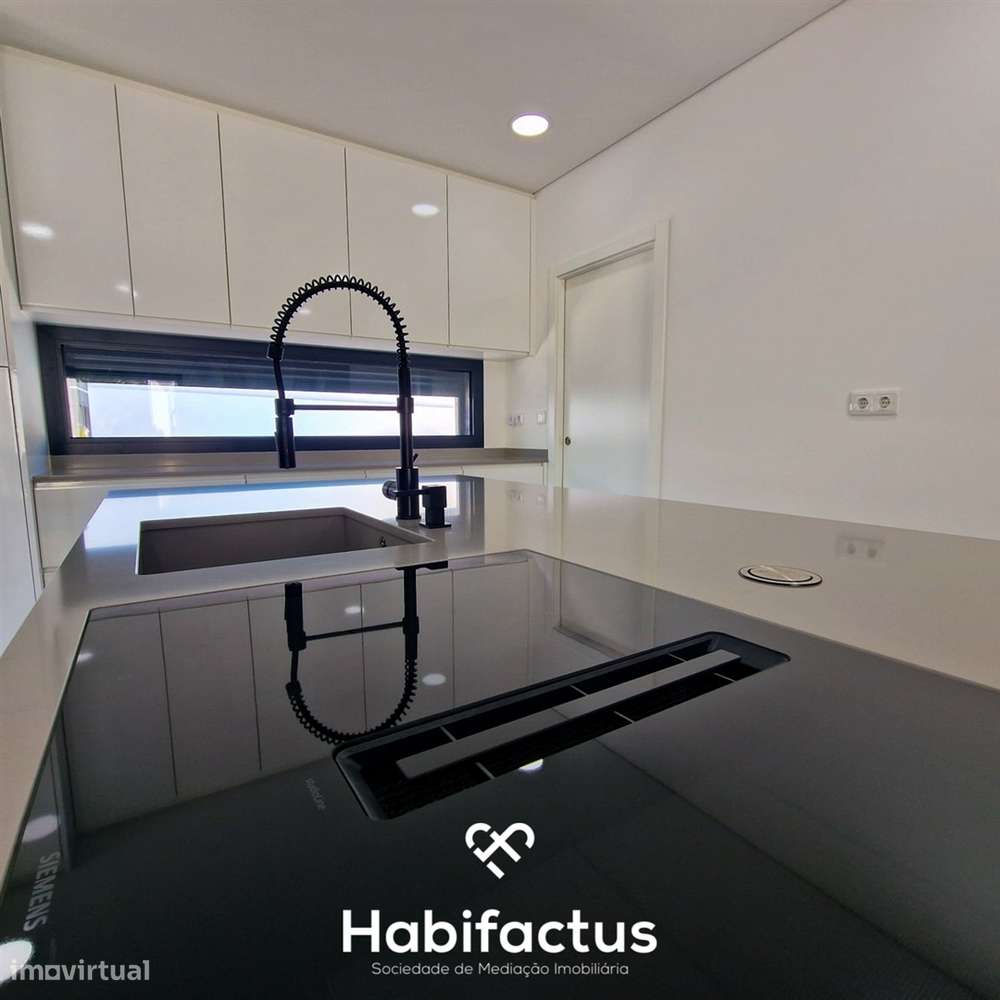 Moradia Isolada T3 à venda Moderna com Piscina aquecida e Churrasqueir-12