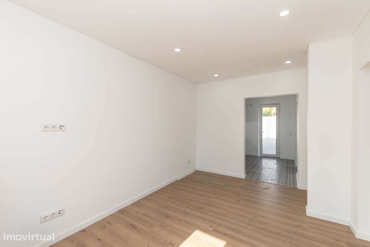 T3 NOVO – Apartamento com Espaço Exterior Único de 500 m² no Seixal-7