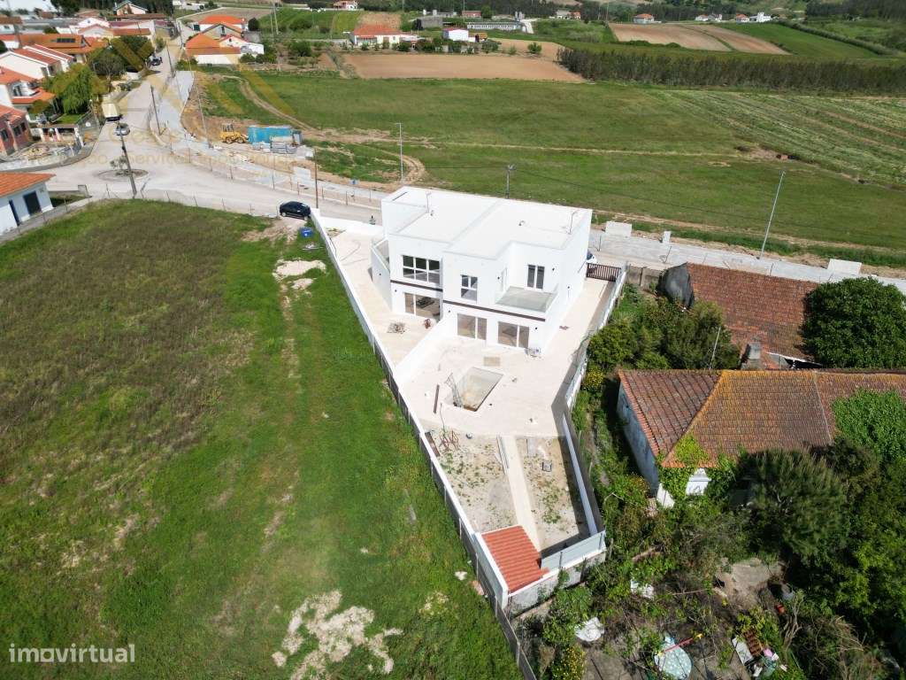 Moradia Bifamiliar ' NOVO'-32