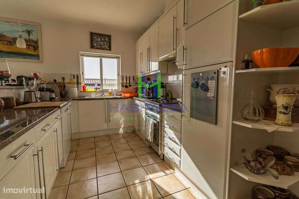 Fantástica Moradia Térrea T3+1, com piscina, grande jardim, e garagem,-35