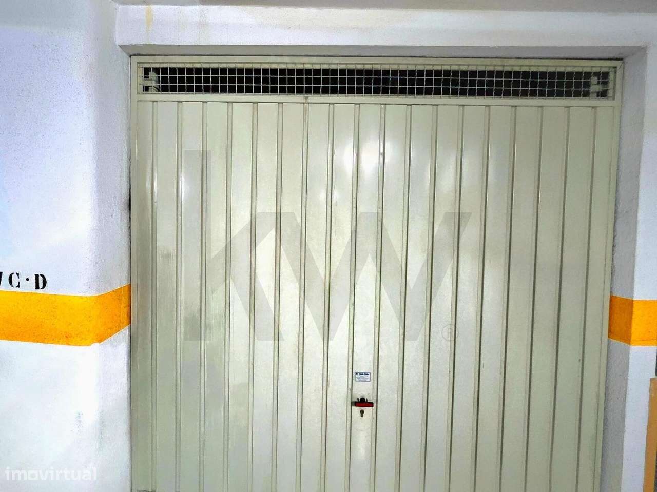 Apartamento T2 com Terraço de 50 m2 e Box Fechada – O Seu Novo Refúgio-23