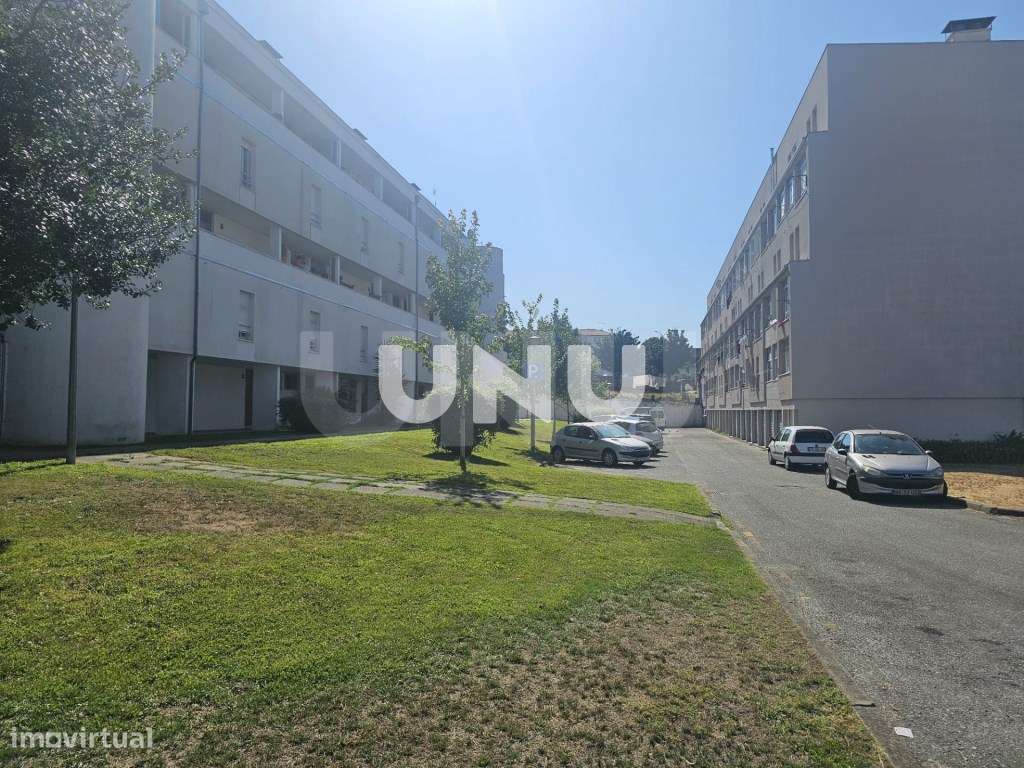 Garagem Fechada - No Centro da Cidade de Viseu - Grande imagem: 4/6