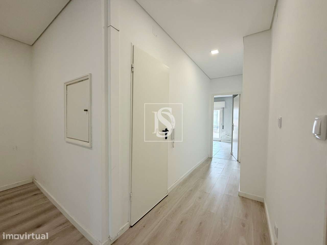 Oportunidade Única no Centro de Viana  – Venda por Propostas Múltiplas - Grande imagem: 3/31