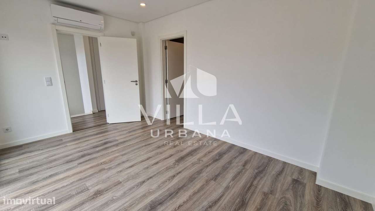 Moradia T3+1 no Centro da Charneca da Caparica-18