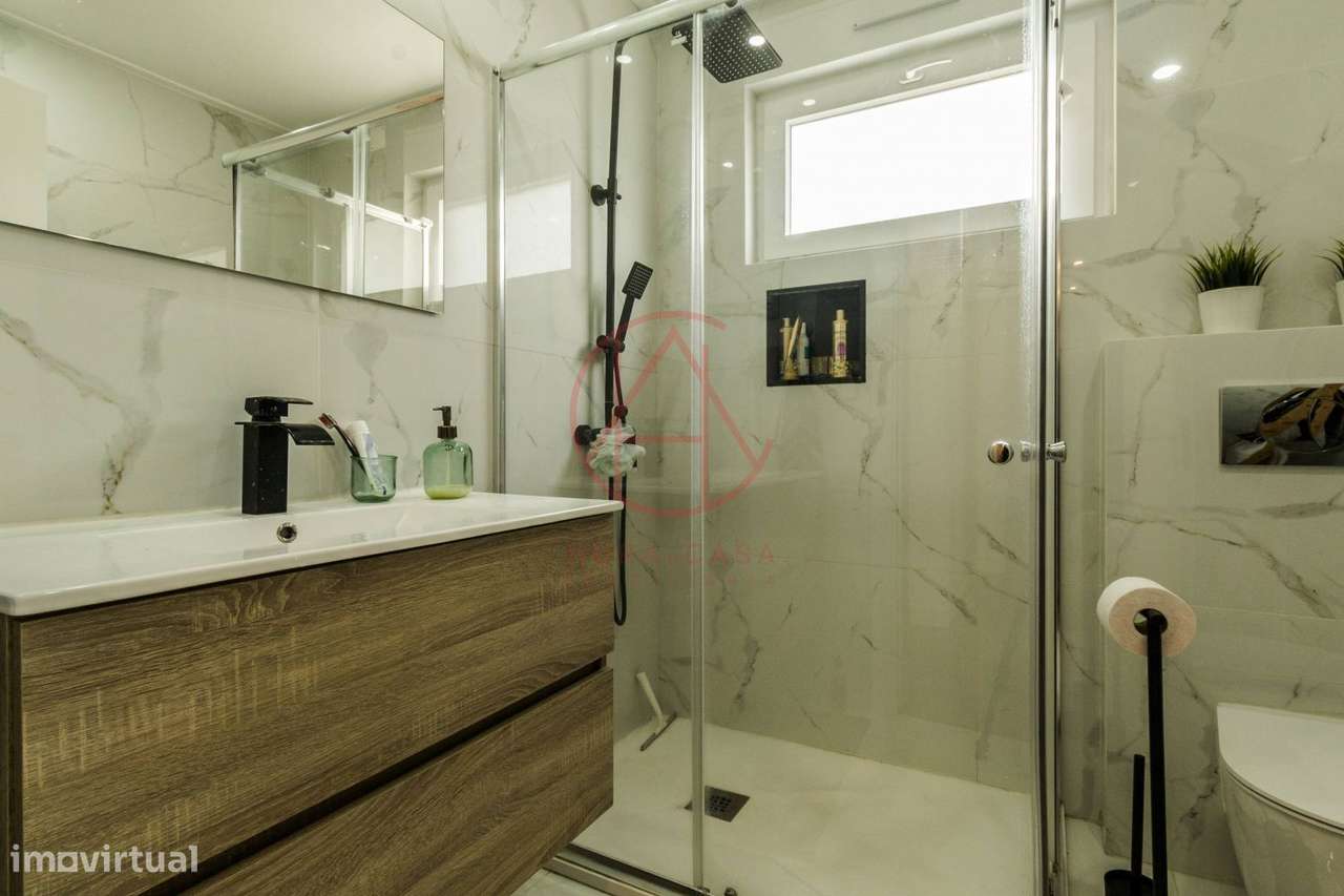 R/C de Moradia bi-familiar com quintal e garagem individual-19