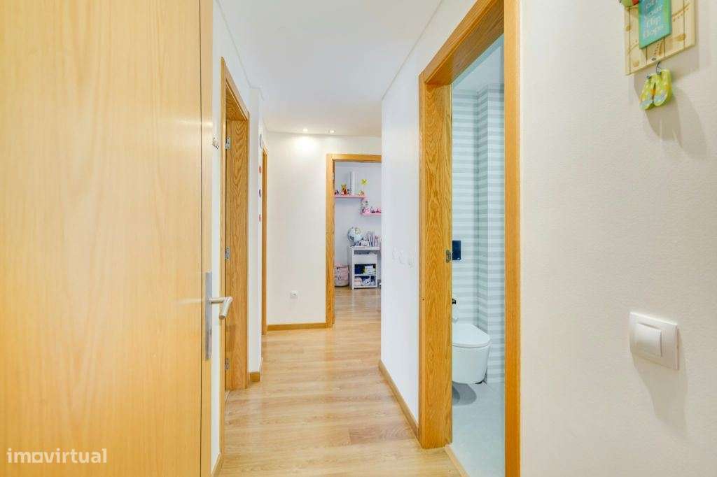 T4 de Luxo remodelado com 225 m², 2 Parqueamentos e Excelente Local...-9