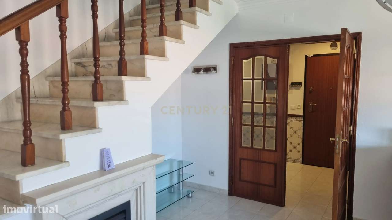 T5 Duplex Oportunidade em Mem Martins - Grande imagem: 3/35