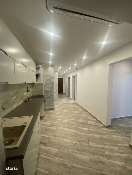 Vanzare apartament 3 camere Centrul Civic Brasov - Imagine principală: 2/19