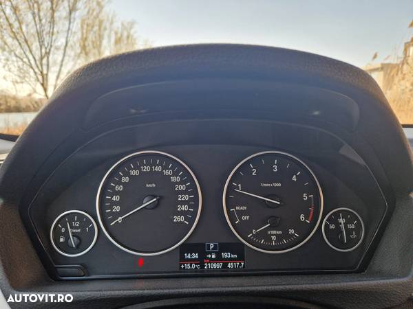 BMW Seria 3 320d Touring xDrive Aut. - 9