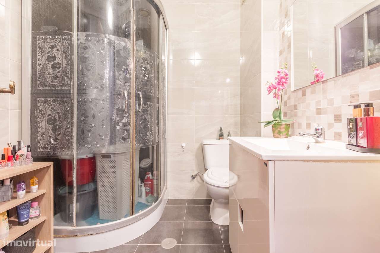 Apartamento T2 na Baixa Da Banheira na Rua do Mercado.-15