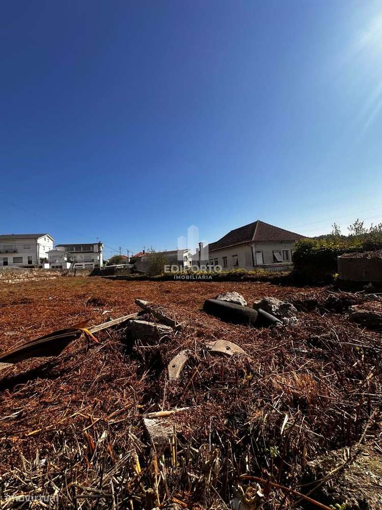 Moradia e Terreno com 3.000 m² em Lordelo- Paredes-17