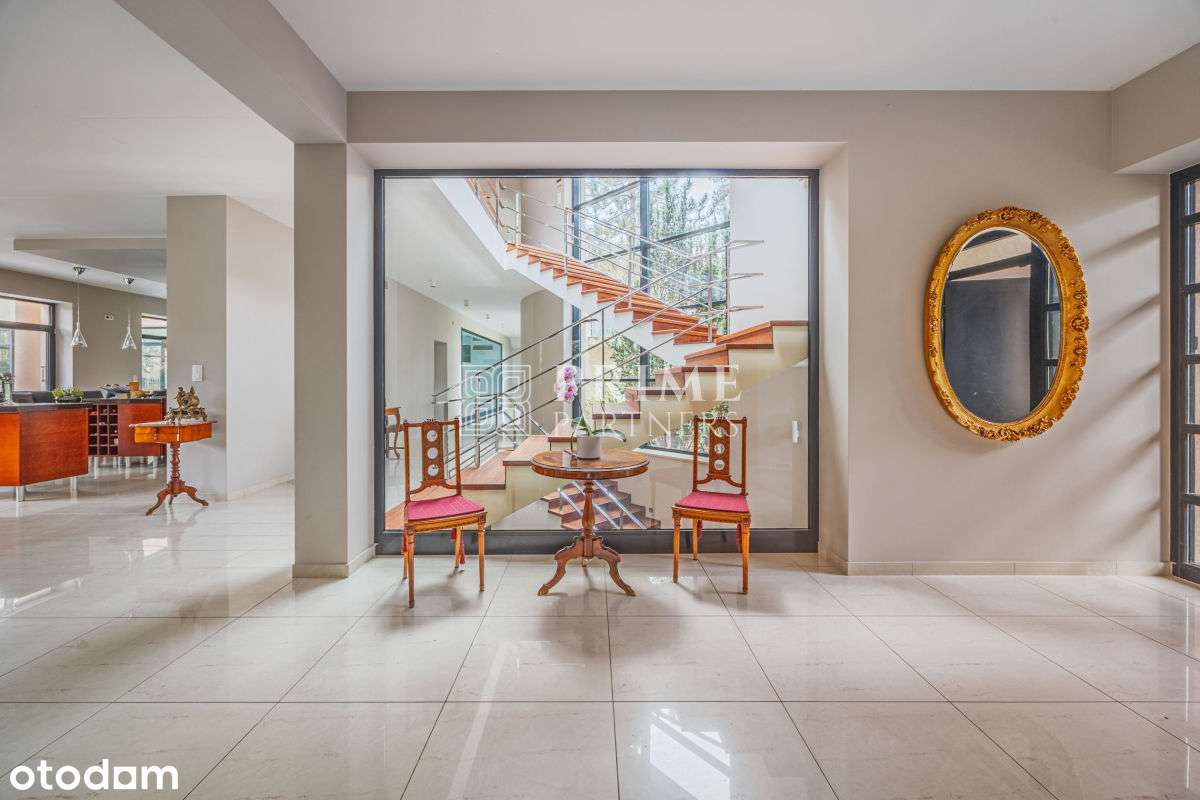 Reprezentacyjna rezydencja z basenem-2