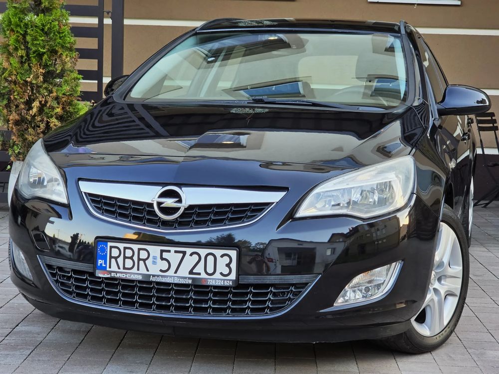 Opel Astra J 1.4 T Cosmo 2011