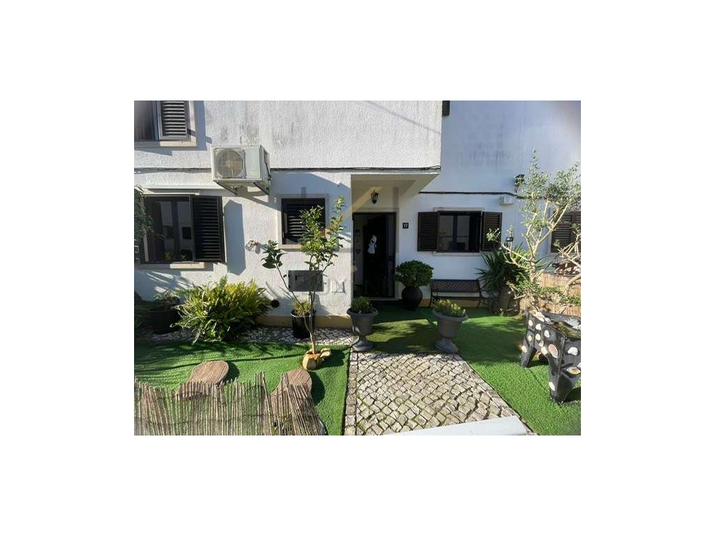 Moradia T3+1 em Vila Nogueira de Azeitão-17