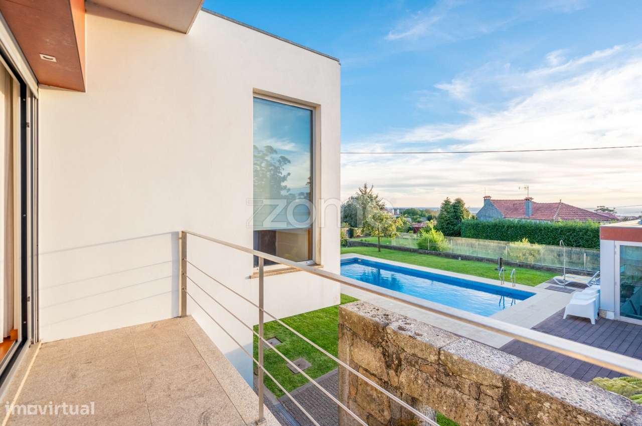 Moradia T4 com piscina | Esposende-32