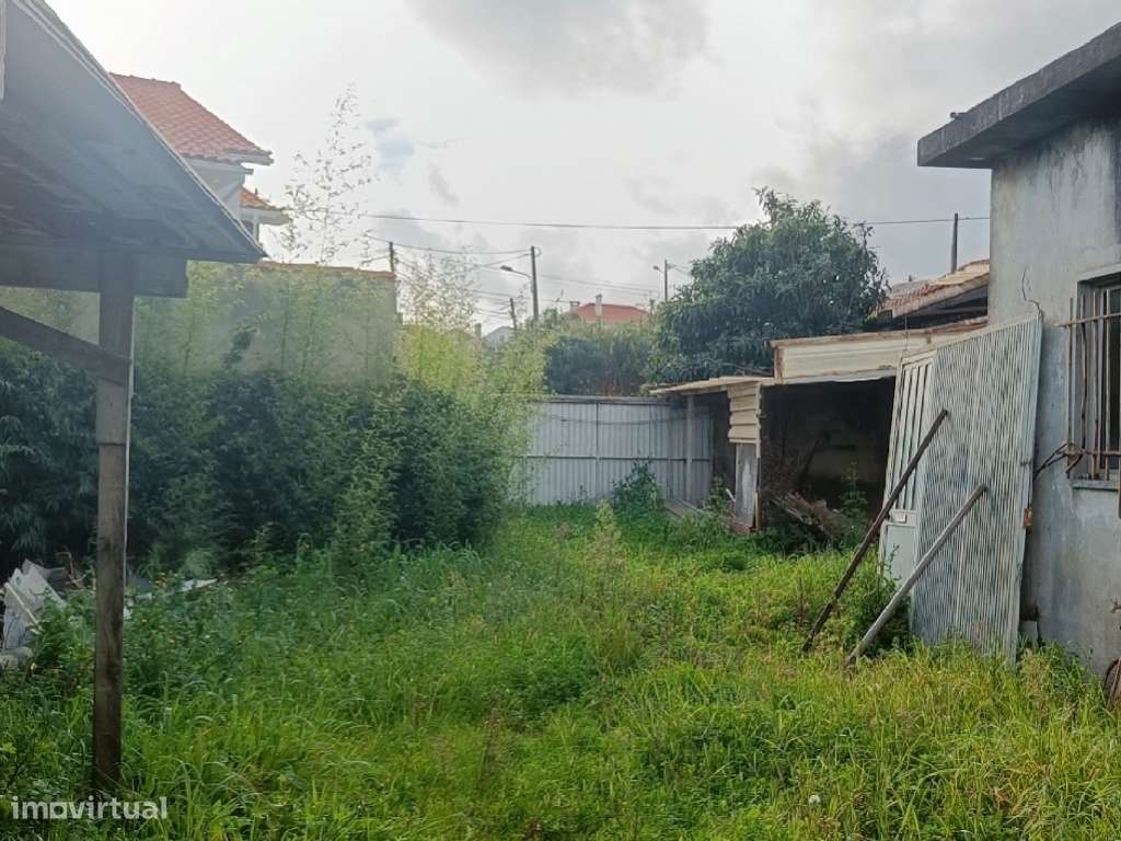 LHL1940 - Terreno urbano, para construção habitação de 880m2 + cave-15