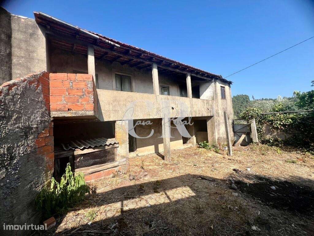 Moradia em pedra com terreno, repleta de potencial de transformação em - Grande imagem: 4/45