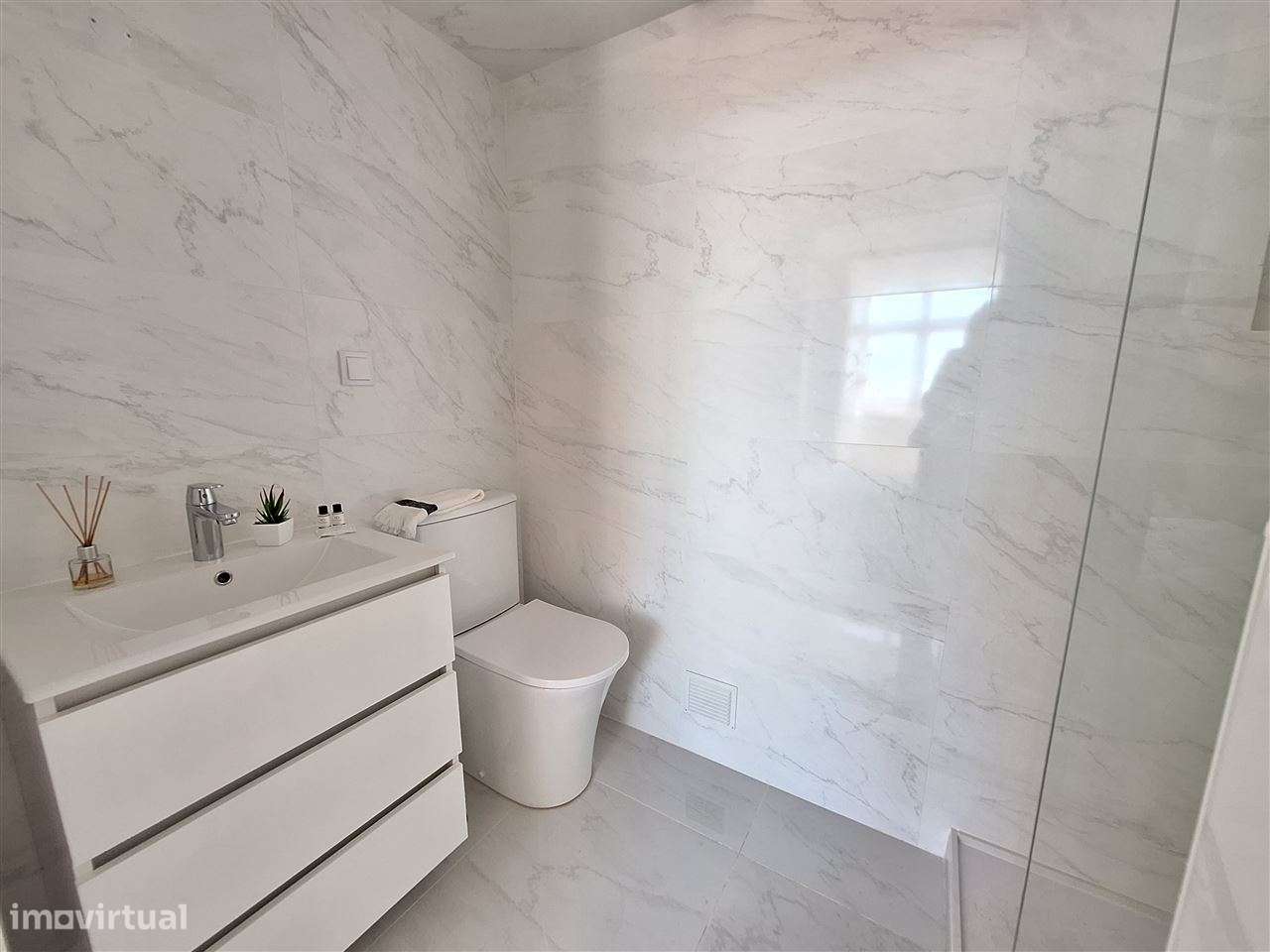 Apartamento T3 | Benfica, Bairro Sta. Cruz-17