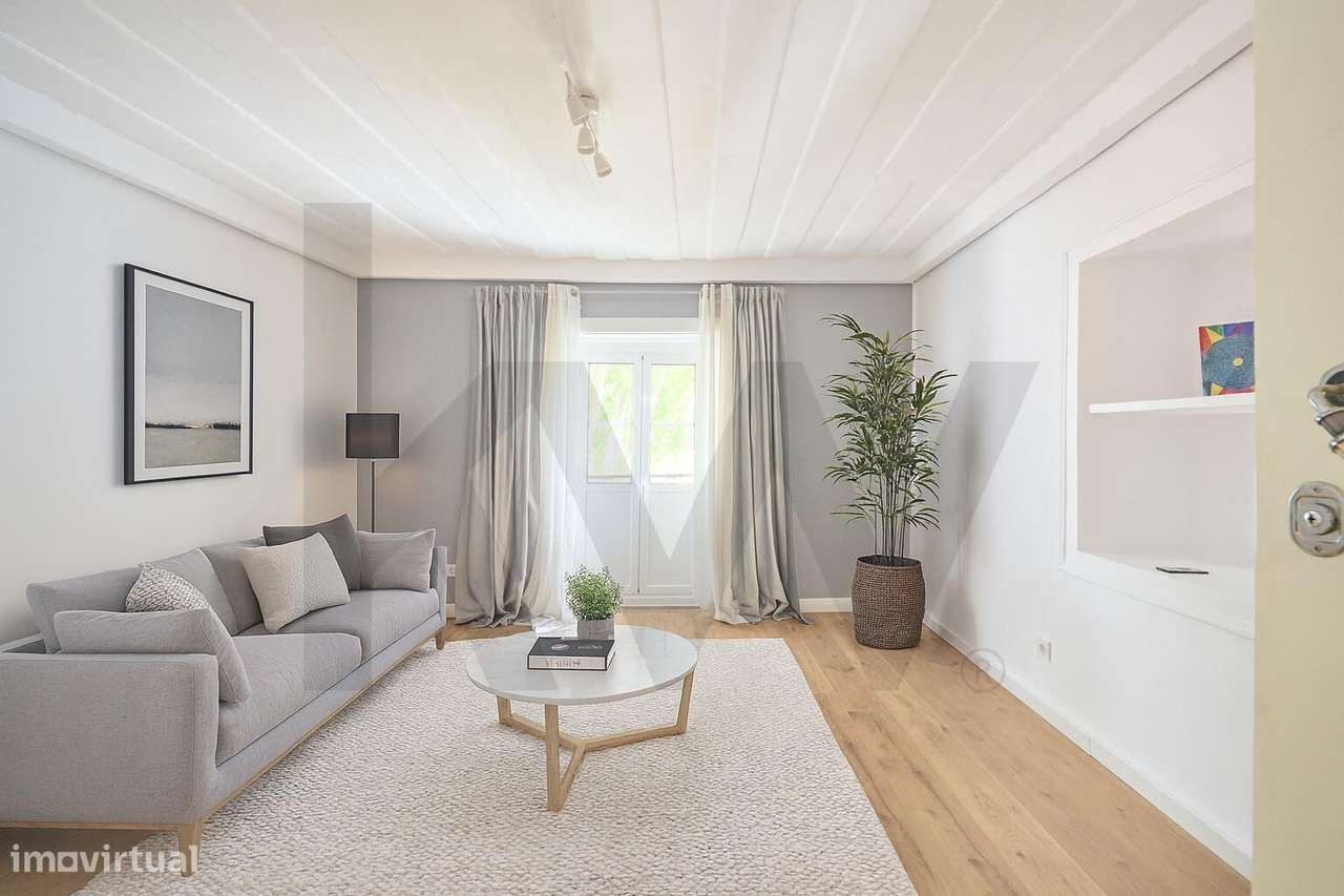 APARTAMENTO RENOVADO T1+1 JUNTO AO CASTELO SÃO JORGE-1