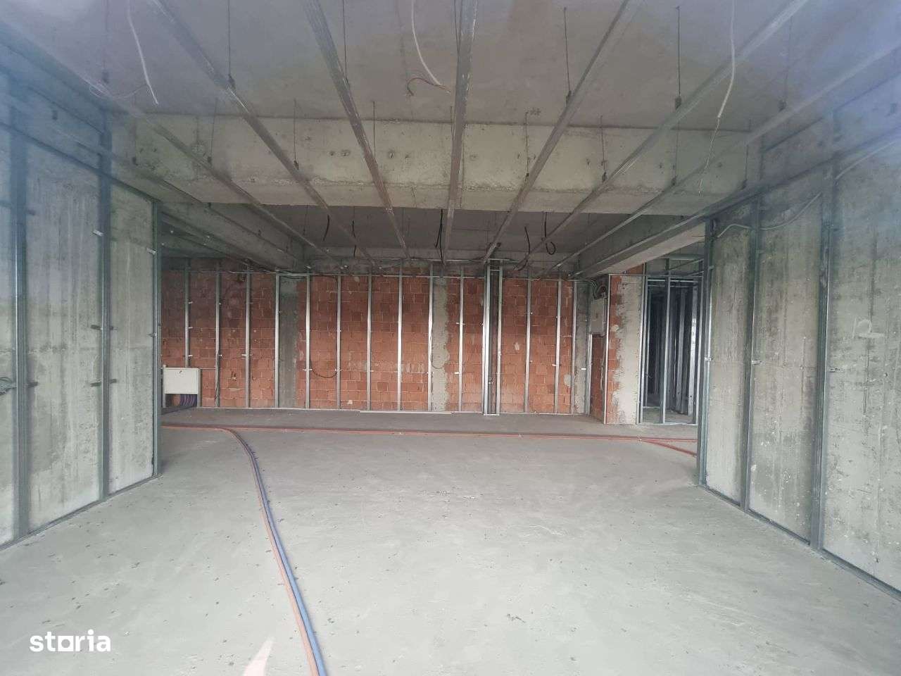 Vand spatiu pretabil birouri, servicii, situat in pitesti, craiovei - Imagine principală: 5/17