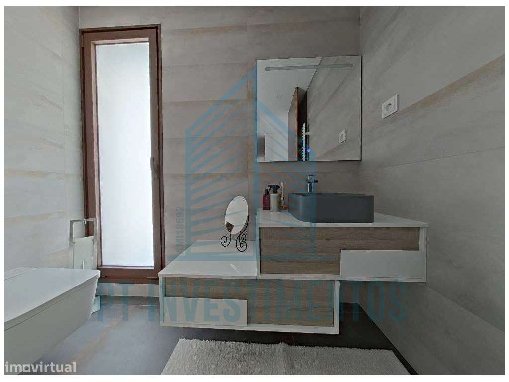 Moradia semi-nova T5+1 em Santa Joana - Aveiro-45