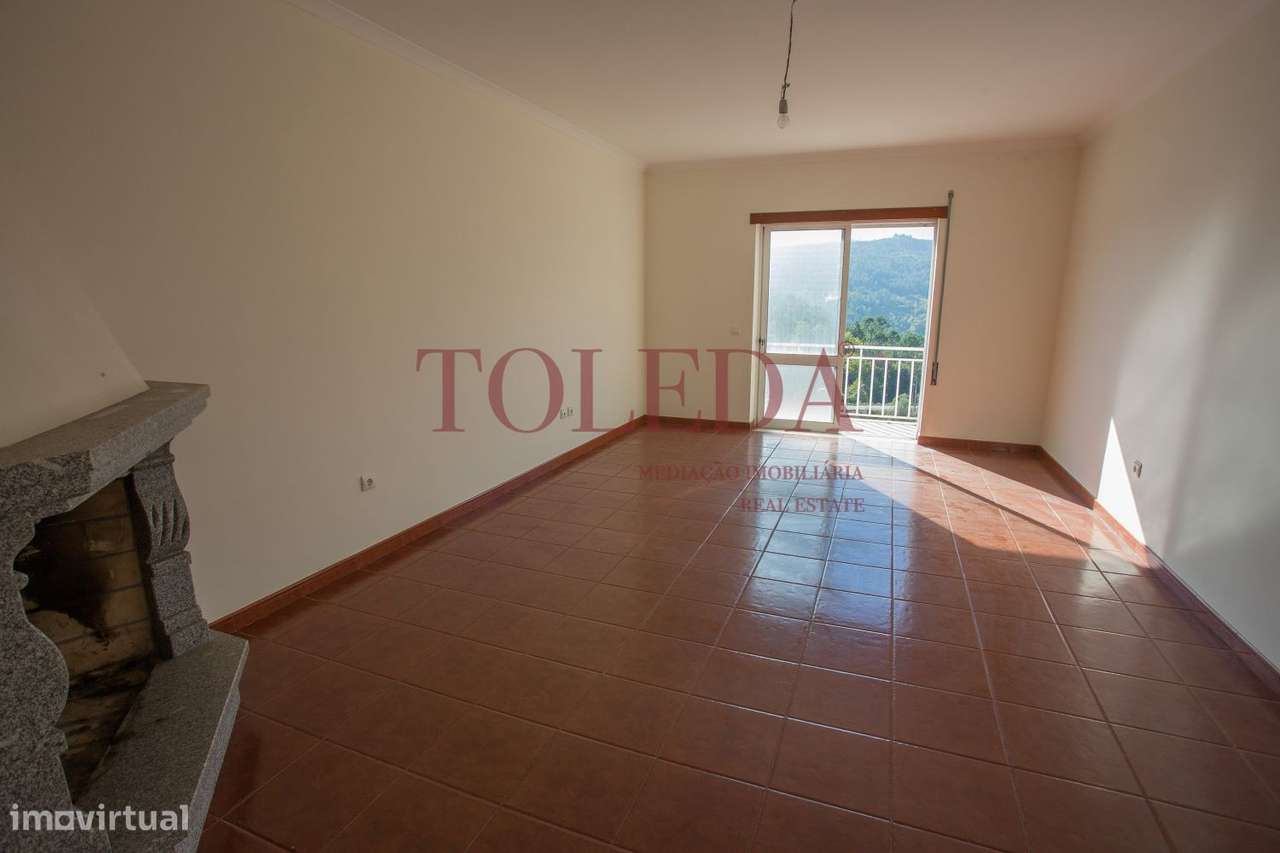 T3 com Lareira, Varanda, Boas áreas-5