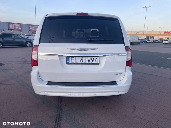 Chrysler Town & Country 3.6 Limited - 7