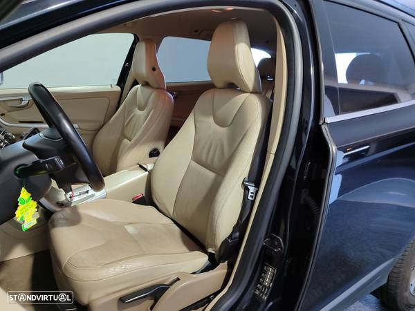 Volvo XC 60 2.4 D Momentum Geartronic - 12