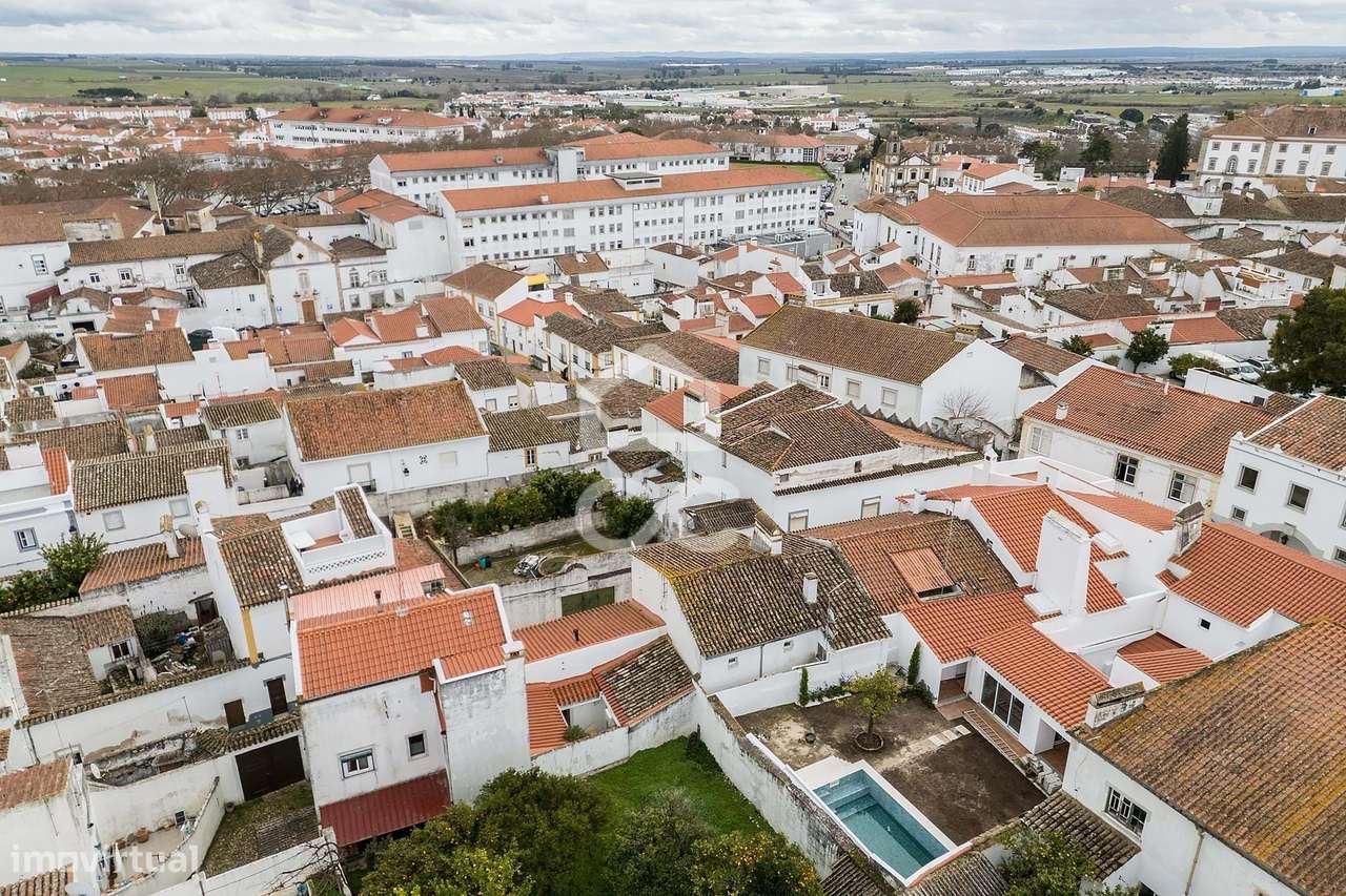 Moradia T2 com Saguão no Centro Histórico de Évora-24