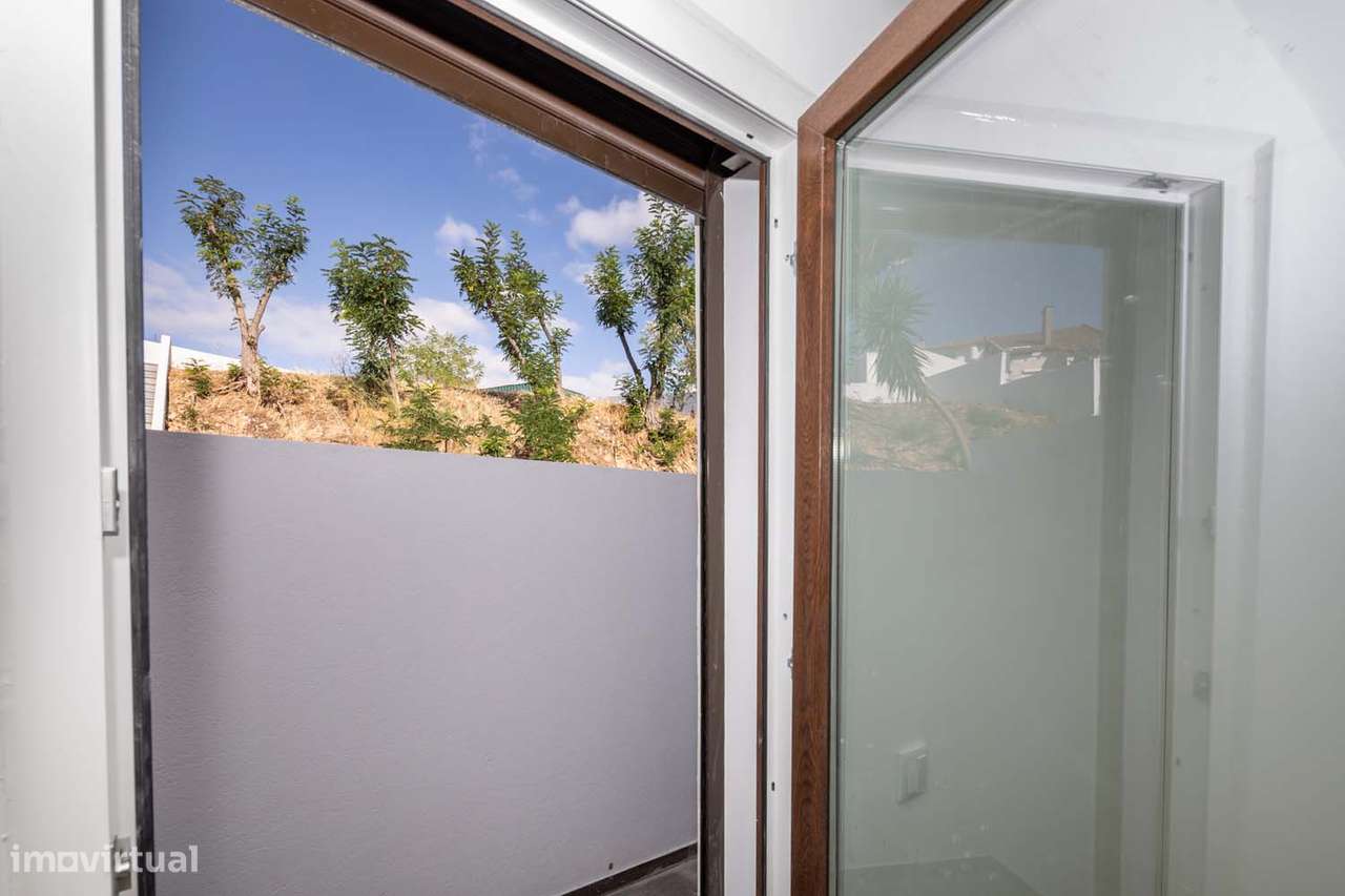 T3 NOVO – Apartamento com Espaço Exterior Único de 500 m² no Seixal-47