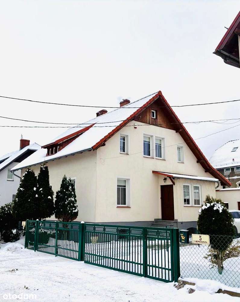 Ładny dom w willowej części Sobieszowa, wygodny,gotowy do zamieszkania-1