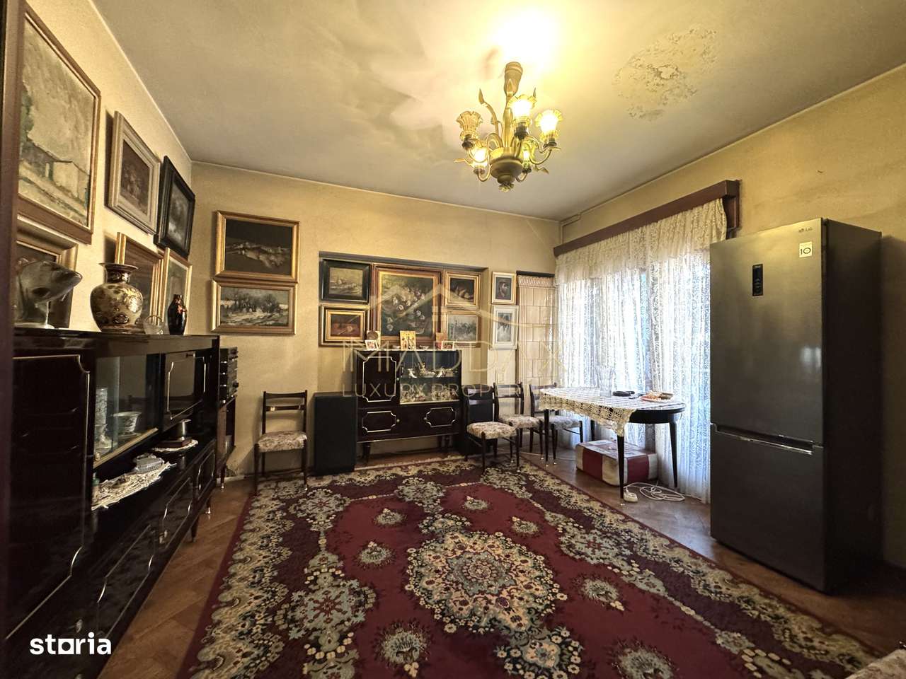 Vila cu 6 camere *310mp*  + Garaj // Primăverii-14