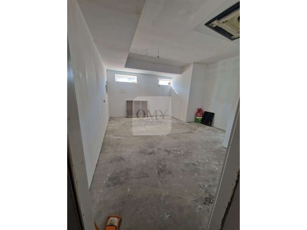 Em Vila Real, Loja de Cave e Rés do Chão Junto à Loja do Cidadão - Grande imagem: 3/8